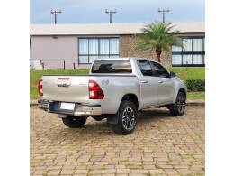 TOYOTA - HILUX - 2020/2021 - Prata - R$ 238.990,00