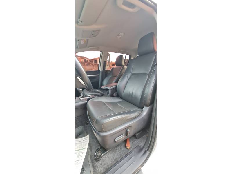 TOYOTA - HILUX - 2020/2021 - Prata - R$ 238.990,00