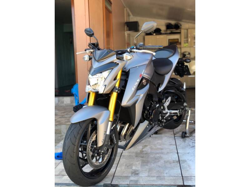 SUZUKI - GSXS - 2016/2017 - Cinza - R$ 55.990,00