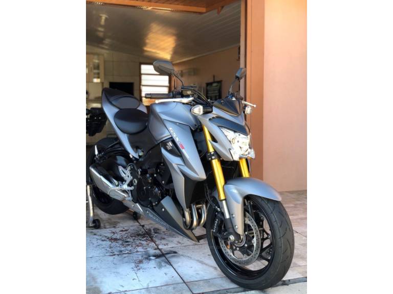 SUZUKI - GSXS - 2016/2017 - Cinza - R$ 55.990,00