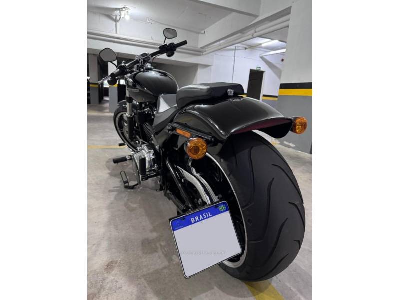 HARLEY-DAVIDSON - SOFTAIL - 2017/2018 - Preta - R$ 76.990,00