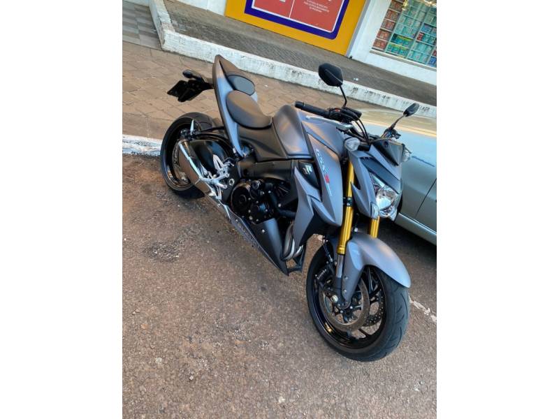 SUZUKI - GSXS - 2016/2017 - Cinza - R$ 55.990,00