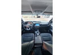 TOYOTA - HILUX - 2023/2024 - Branca - R$ 216.990,00