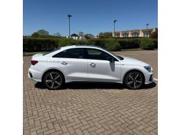 AUDI - A3 - 2023/2024 - Branca - R$ 249.990,00