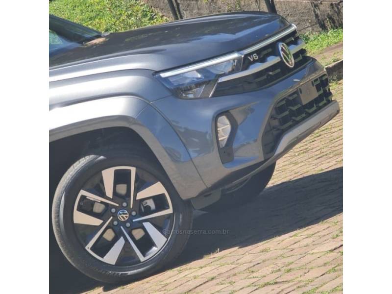 VOLKSWAGEN - AMAROK - 2024/2025 - Cinza - R$ 299.990,00