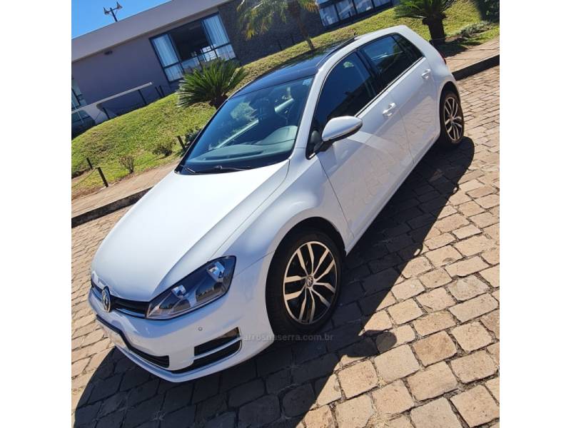 VOLKSWAGEN - GOLF - 2017/2017 - Branca - R$ 94.990,00