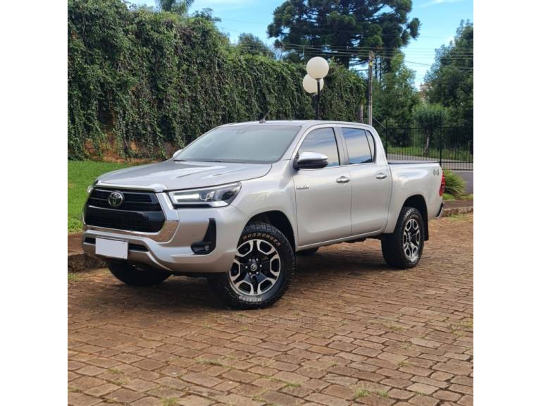 TOYOTA - HILUX - 2020/2021 - Prata - R$ 238.990,00
