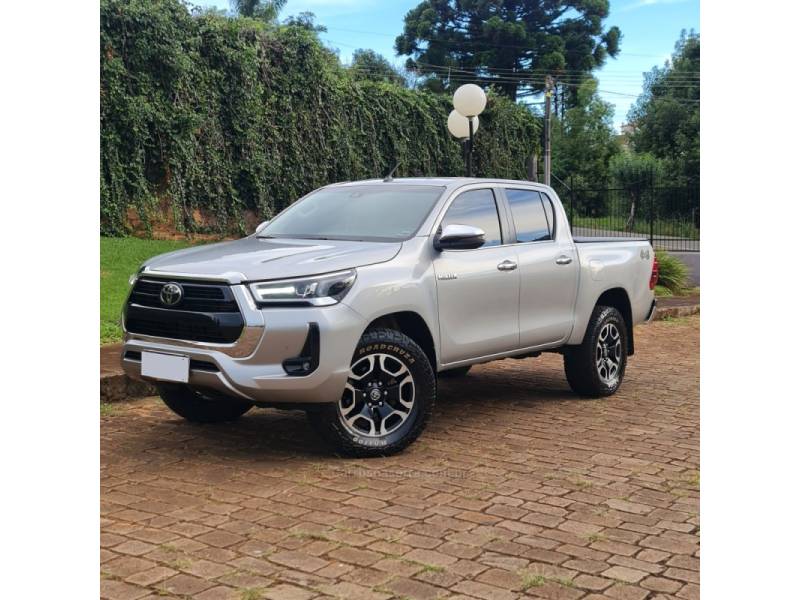 TOYOTA - HILUX - 2020/2021 - Prata - R$ 238.990,00