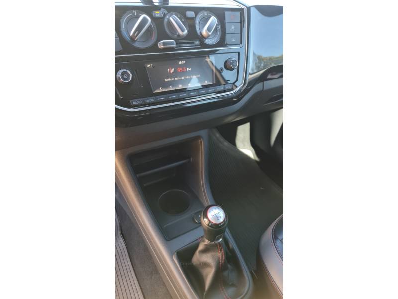 VOLKSWAGEN - UP - 2018/2019 - Branca - R$ 69.990,00