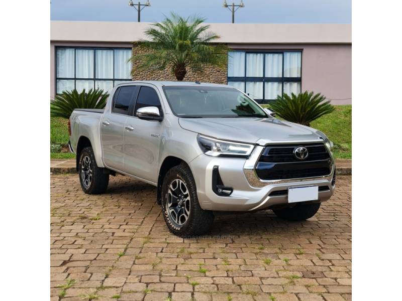 TOYOTA - HILUX - 2020/2021 - Prata - R$ 238.990,00