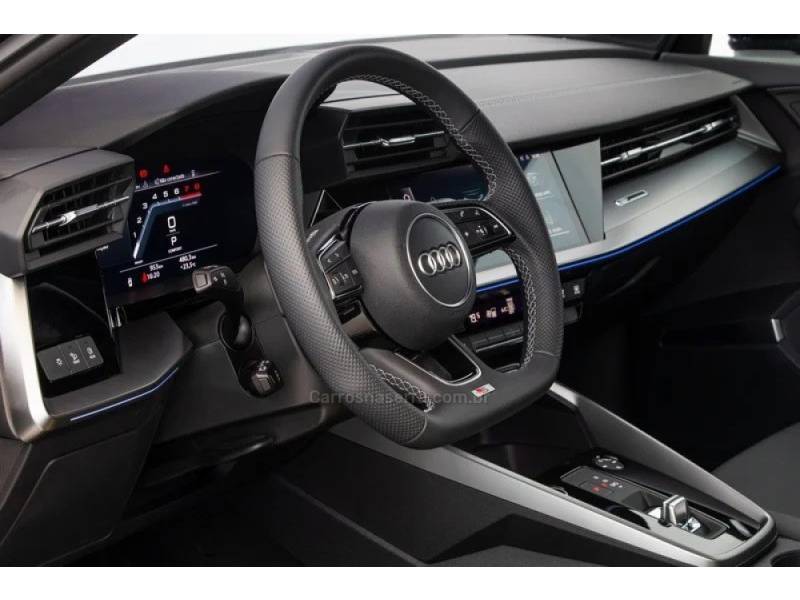 AUDI - A3 - 2023/2024 - Branca - R$ 249.990,00