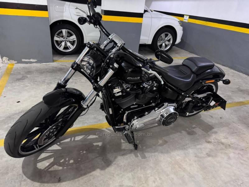 HARLEY-DAVIDSON - SOFTAIL - 2017/2018 - Preta - R$ 76.990,00