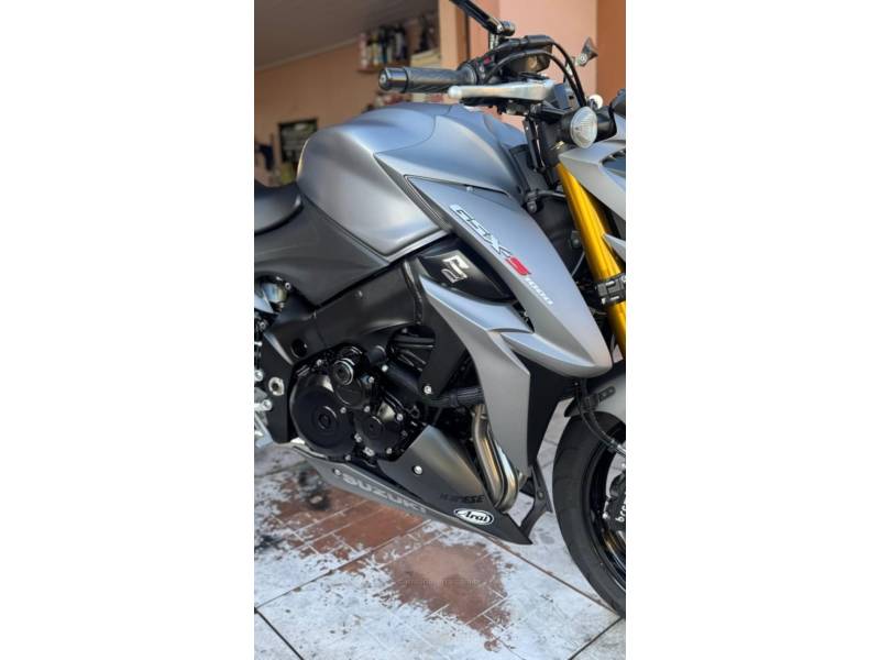 SUZUKI - GSXS - 2016/2017 - Cinza - R$ 55.990,00