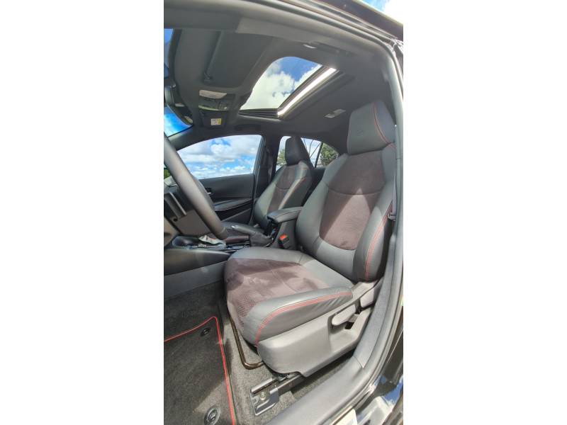 TOYOTA - COROLLA - 2024/2025 - Preta - R$ 184.990,00