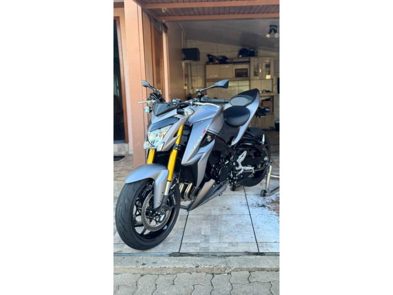 SUZUKI - GSXS - 2016/2017 - Cinza - R$ 55.990,00