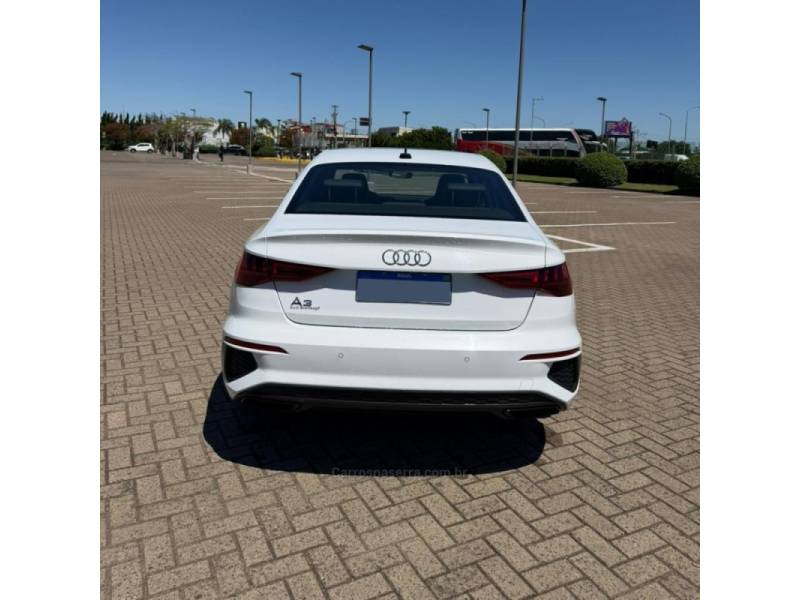 AUDI - A3 - 2023/2024 - Branca - R$ 249.990,00