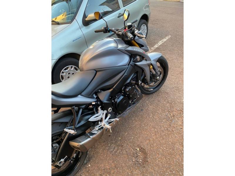 SUZUKI - GSXS - 2016/2017 - Cinza - R$ 55.990,00
