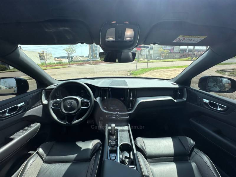 VOLVO - XC60 - 2021/2022 - Azul - R$ 264.990,00