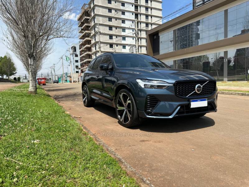 VOLVO - XC60 - 2021/2022 - Azul - R$ 264.990,00