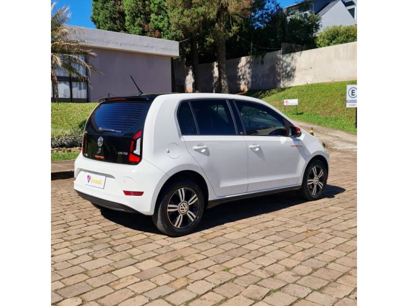 VOLKSWAGEN - UP - 2018/2019 - Branca - R$ 69.990,00