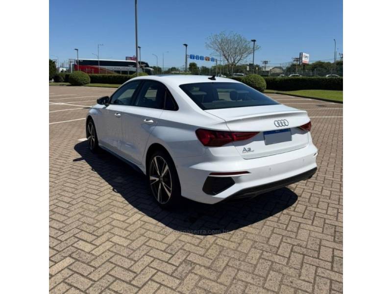 AUDI - A3 - 2023/2024 - Branca - R$ 249.990,00