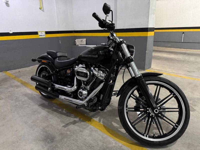 HARLEY-DAVIDSON - SOFTAIL - 2017/2018 - Preta - R$ 76.990,00