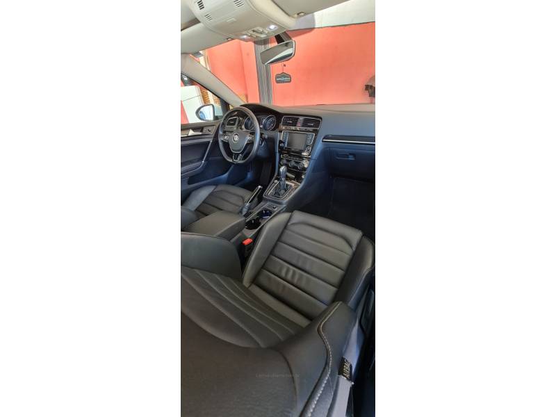 VOLKSWAGEN - GOLF - 2017/2017 - Branca - R$ 94.990,00