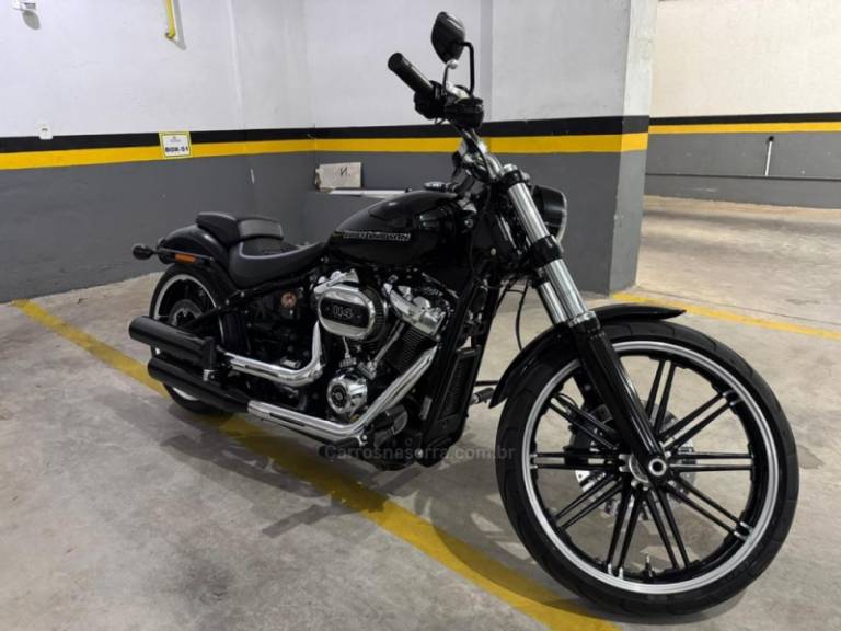 HARLEY-DAVIDSON - SOFTAIL - 2017/2018 - Preta - R$ 76.990,00