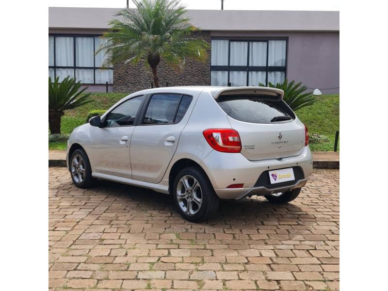 RENAULT - SANDERO - 2016/2017 - Prata - R$ 49.990,00