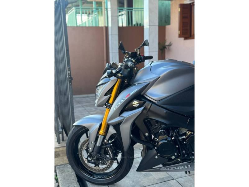SUZUKI - GSXS - 2016/2017 - Cinza - R$ 55.990,00