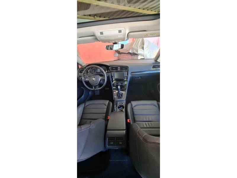 VOLKSWAGEN - GOLF - 2017/2017 - Branca - R$ 94.990,00