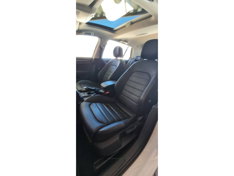 VOLKSWAGEN - GOLF - 2017/2017 - Branca - R$ 94.990,00
