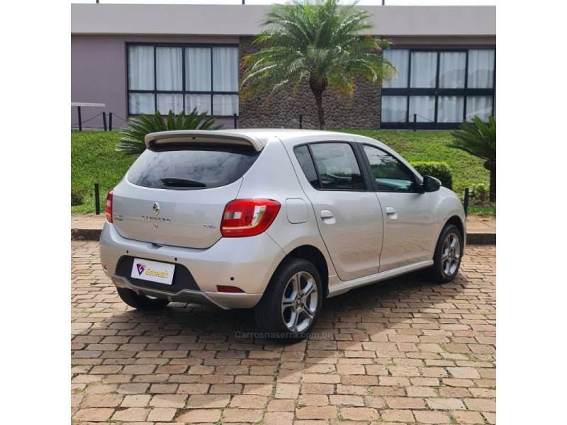 RENAULT - SANDERO - 2016/2017 - Prata - R$ 49.990,00