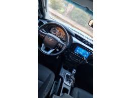 TOYOTA - HILUX - 2023/2024 - Branca - R$ 216.990,00