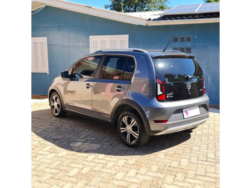 VOLKSWAGEN - UP - 2021/2021 - Prata - R$ 74.990,00