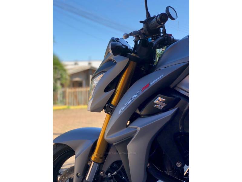 SUZUKI - GSXS - 2016/2017 - Cinza - R$ 55.990,00