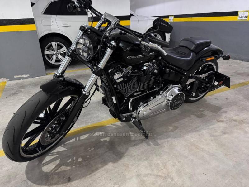 HARLEY-DAVIDSON - SOFTAIL - 2017/2018 - Preta - R$ 76.990,00