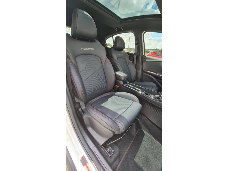 FIAT - FASTBACK - 2025/2026 - Branca - R$ 156.990,00