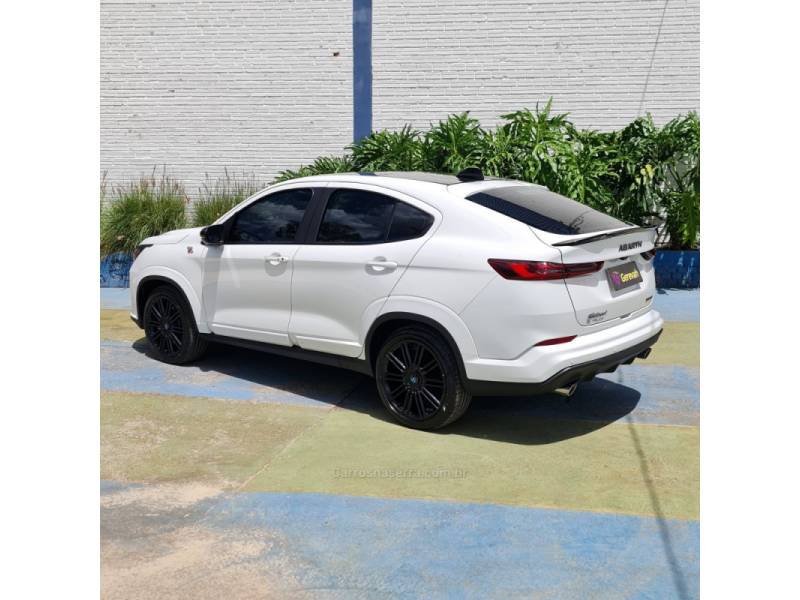 FIAT - FASTBACK - 2025/2026 - Branca - R$ 156.990,00