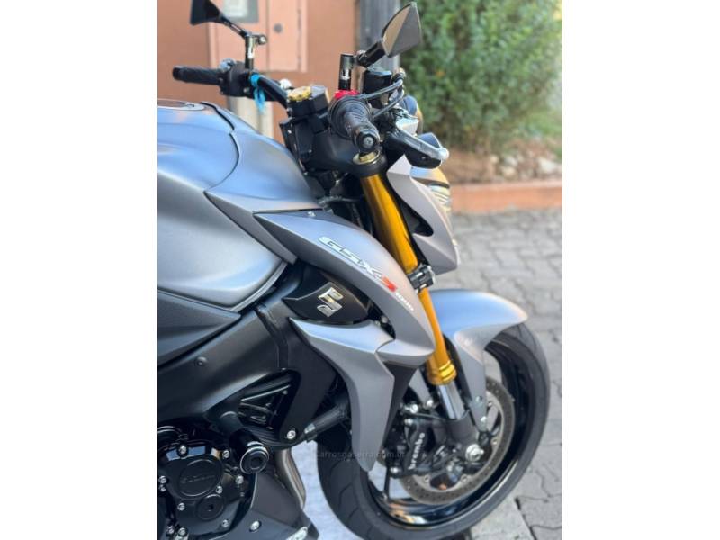 SUZUKI - GSXS - 2016/2017 - Cinza - R$ 55.990,00