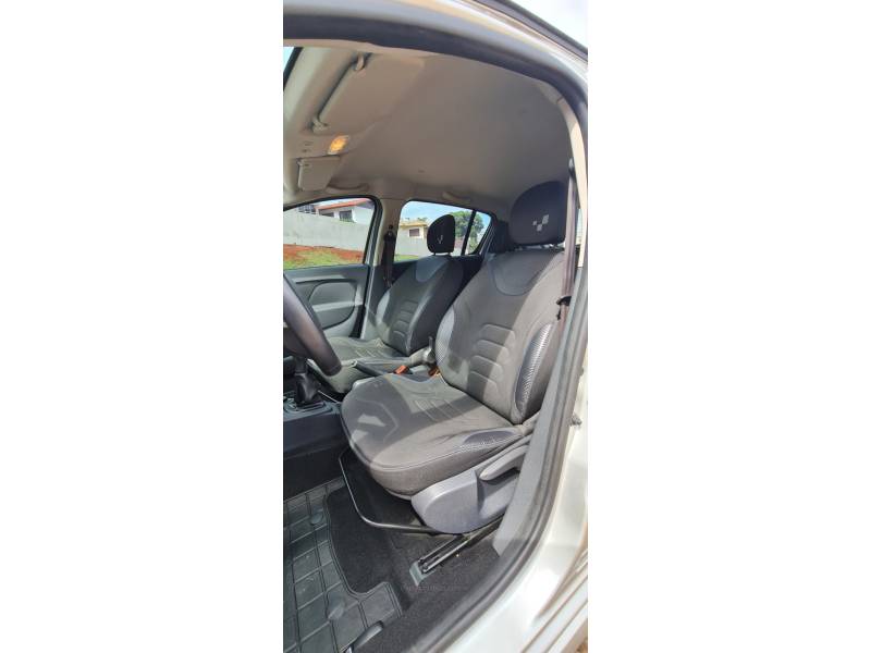 RENAULT - SANDERO - 2016/2017 - Prata - R$ 49.990,00