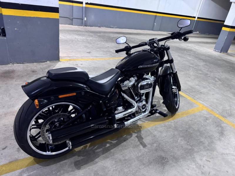 HARLEY-DAVIDSON - SOFTAIL - 2017/2018 - Preta - R$ 76.990,00