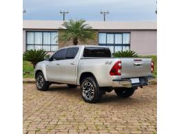TOYOTA - HILUX - 2020/2021 - Prata - R$ 238.990,00