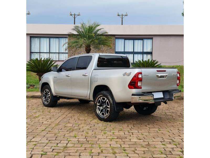 TOYOTA - HILUX - 2020/2021 - Prata - R$ 238.990,00
