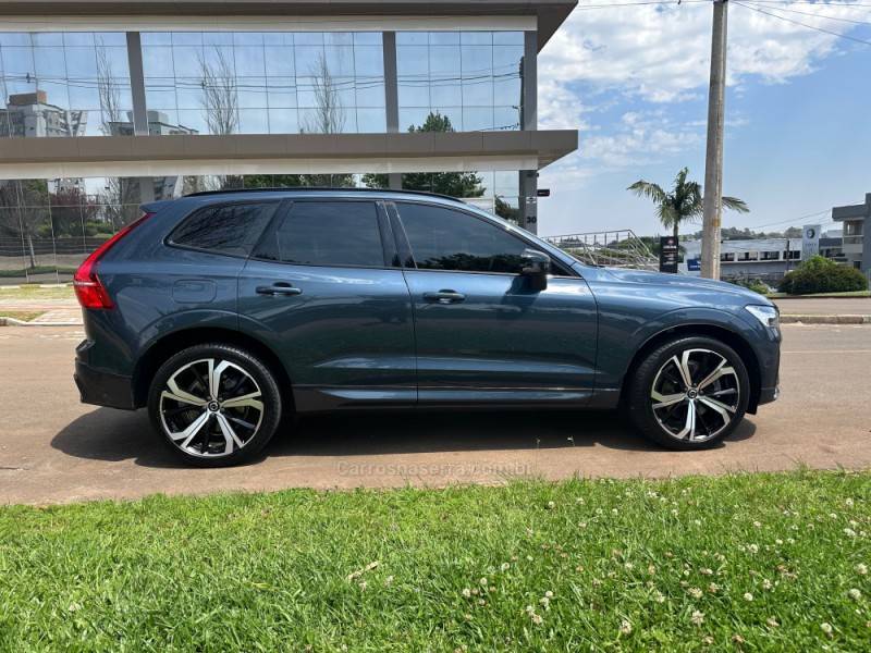 VOLVO - XC60 - 2021/2022 - Azul - R$ 264.990,00
