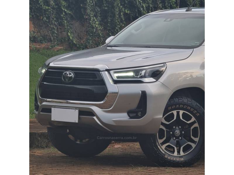 TOYOTA - HILUX - 2020/2021 - Prata - R$ 238.990,00