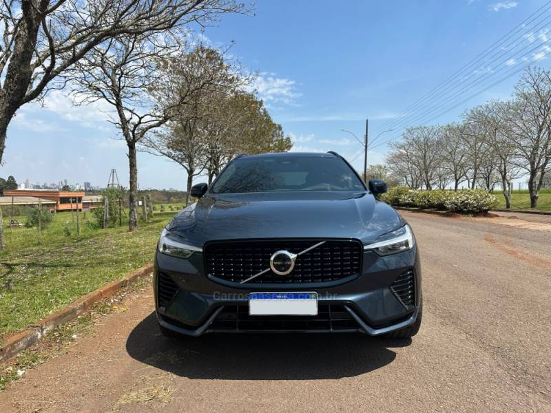 VOLVO - XC60 - 2021/2022 - Azul - R$ 264.990,00