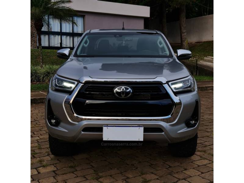 TOYOTA - HILUX - 2020/2021 - Prata - R$ 238.990,00