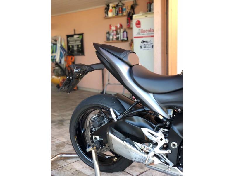 SUZUKI - GSXS - 2016/2017 - Cinza - R$ 55.990,00