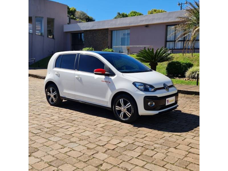 VOLKSWAGEN - UP - 2018/2019 - Branca - R$ 69.990,00